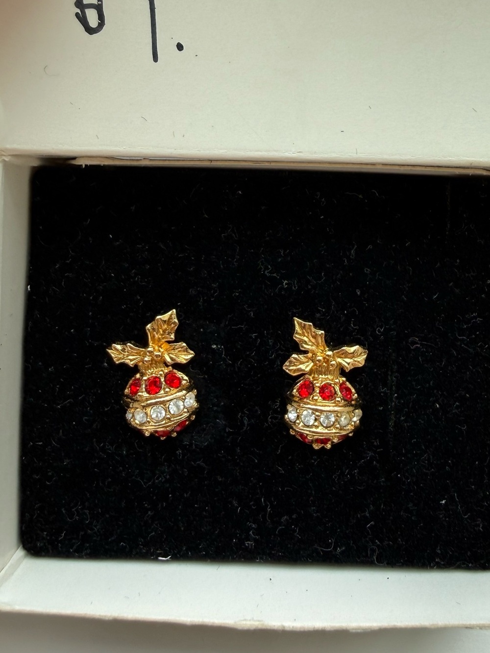 Avon sparkling Ornament earrings - pierced